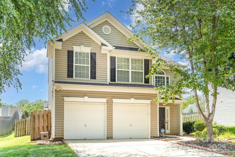 Property image 2 of 9935 Gray Dove Court in Chastain Walk, Charlotte, NC 28216