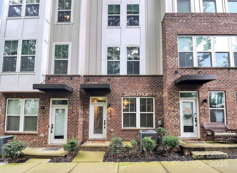 Property image 2 of 519 Old Mill Road in Parkwood Square, Charlotte, NC 28206