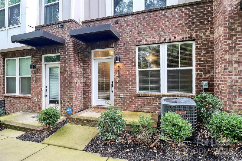 Property image 3 of 519 Old Mill Road in Parkwood Square, Charlotte, NC 28206