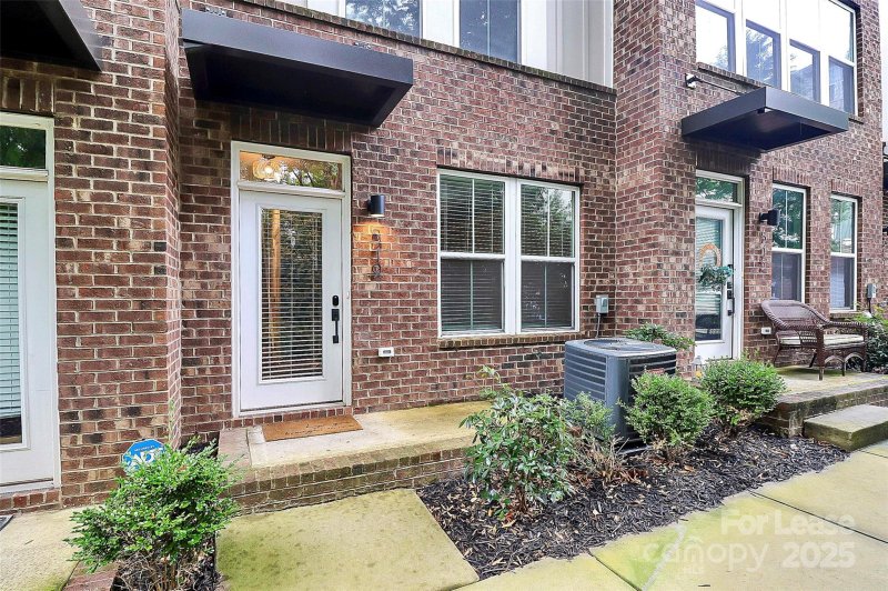 Property image 4 of 519 Old Mill Road in Parkwood Square, Charlotte, NC 28206