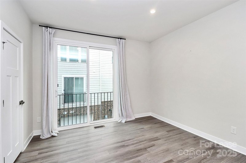 Property image 5 of 519 Old Mill Road in Parkwood Square, Charlotte, NC 28206