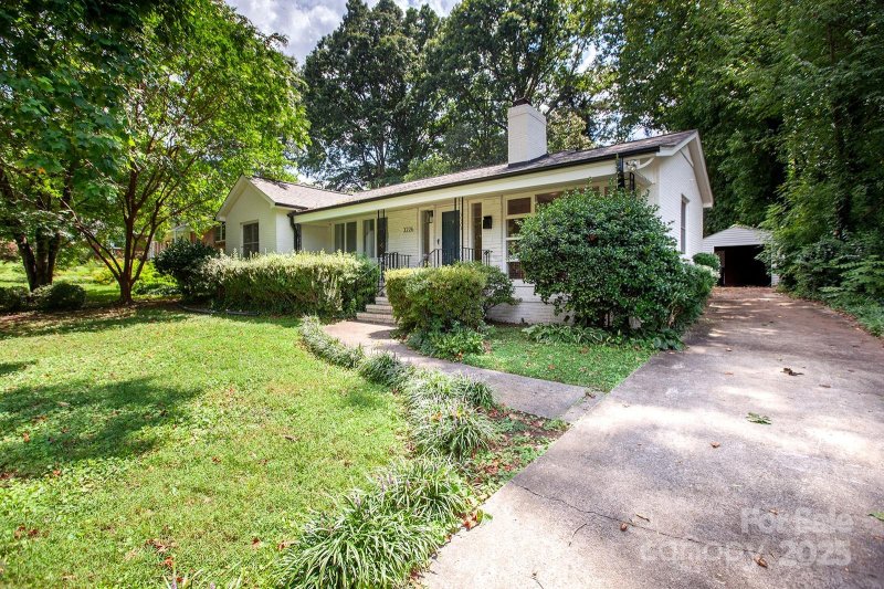 Property image 3 of 3226 June Drive in Echo Hills, Charlotte, NC 28205