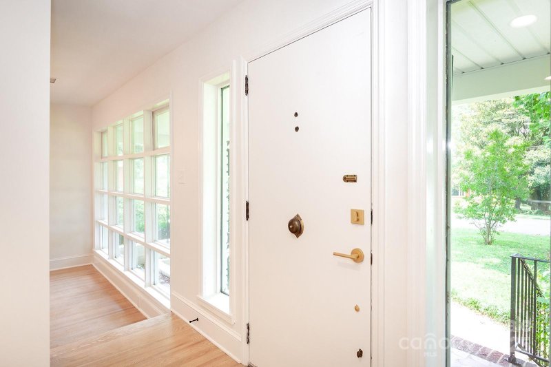 Property image 5 of 3226 June Drive in Echo Hills, Charlotte, NC 28205