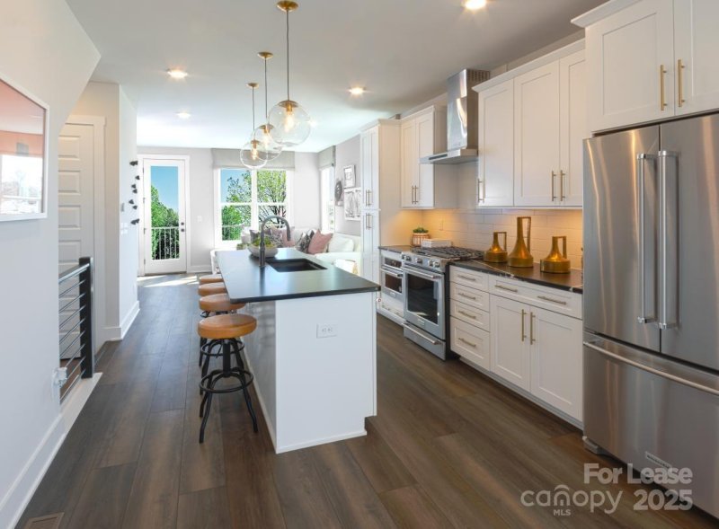 627 W Tremont Avenue