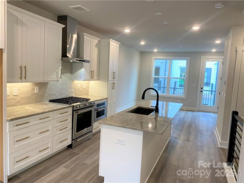 Property image 3 at 627 W Tremont Avenue, Charlotte, NC 28203