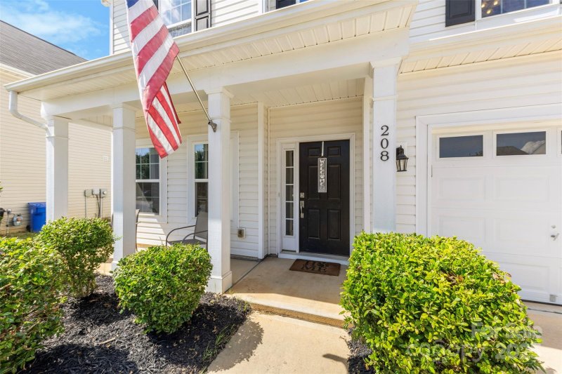 Property image 4 of 208 Paradise Hills Circle in Avalon, Mooresville, NC 28115