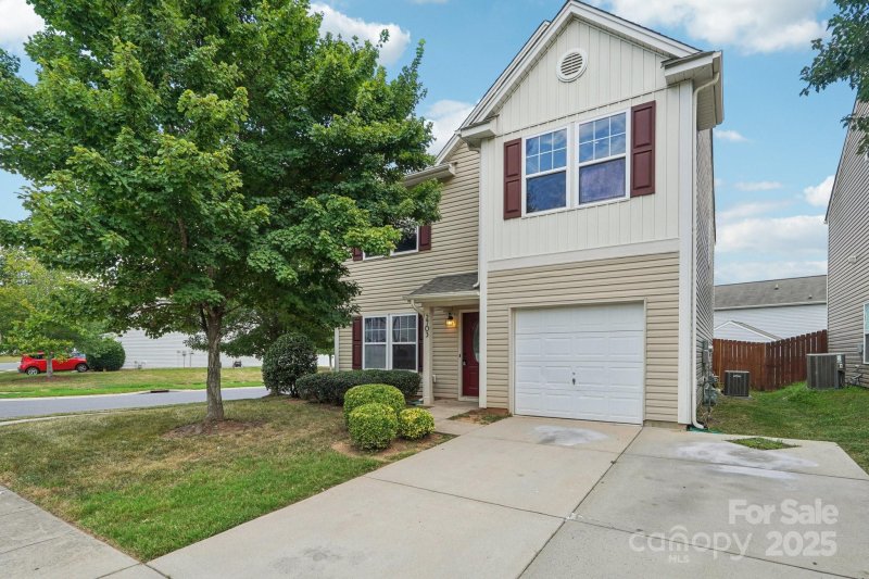 Property image 3 at 2703 Bramble Ridge Court, Charlotte, NC 28215