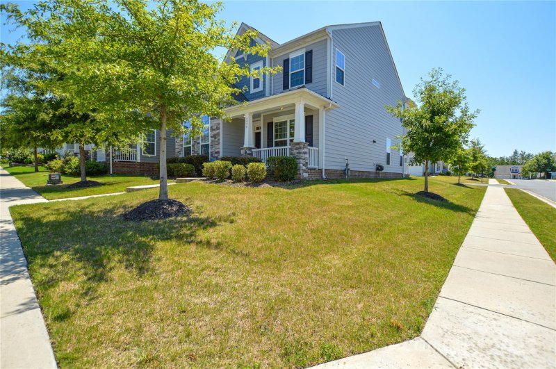 Property image 3 of 6096 Cloverdale Drive in Cameron Creek, Fort Mill, SC 29708
