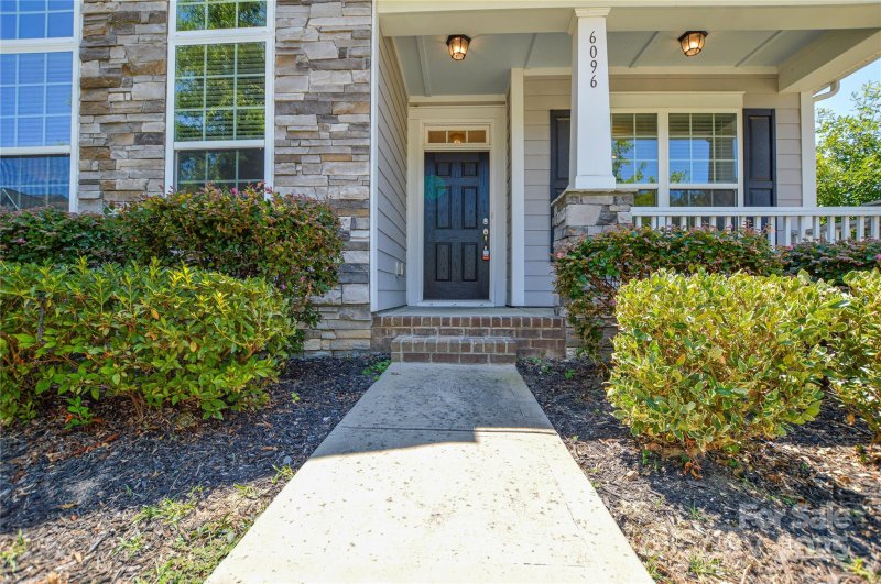 Property image 4 of 6096 Cloverdale Drive in Cameron Creek, Fort Mill, SC 29708