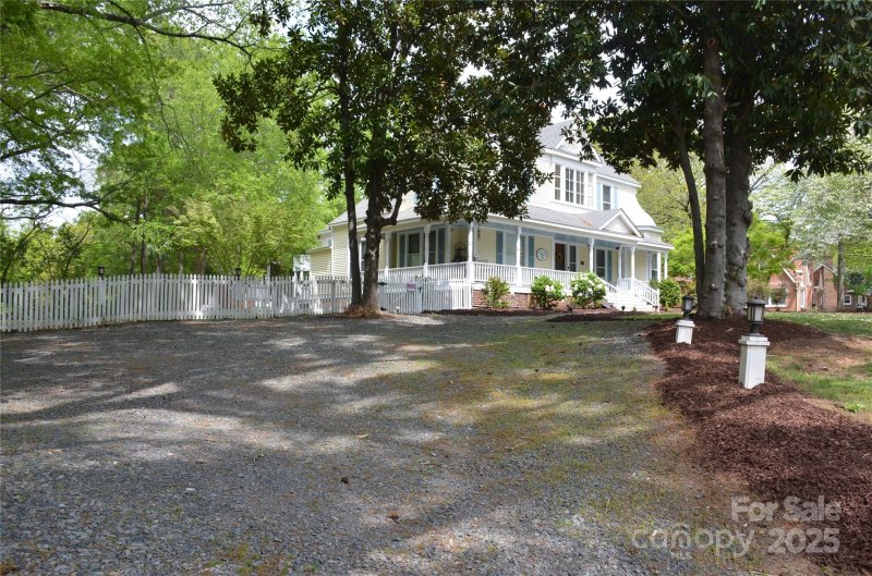 Property image 5 of 427 Pee Dee Avenue in Oakdale, Albemarle, NC 28001