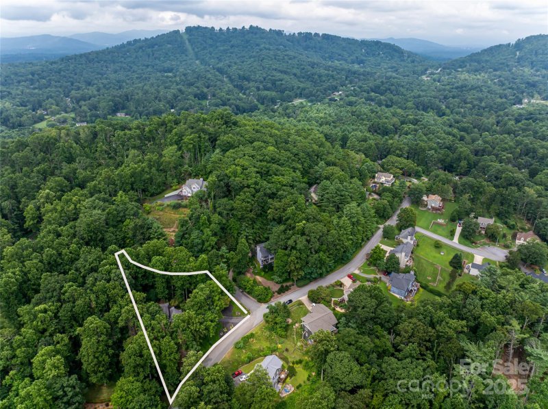 Property image 3 of 25 Weston Heights Drive in Weston Heights, Asheville, NC 28803