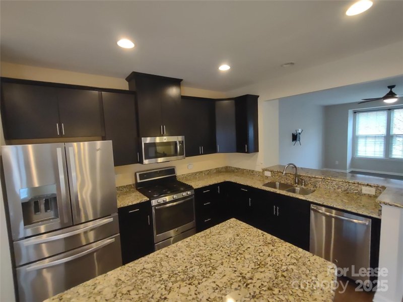 Property image 3 of 4073 Zilker Park Drive in City Park, Charlotte, NC 28217