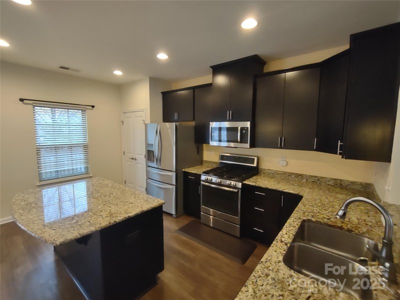 Property image 4 of 4073 Zilker Park Drive in City Park, Charlotte, NC 28217