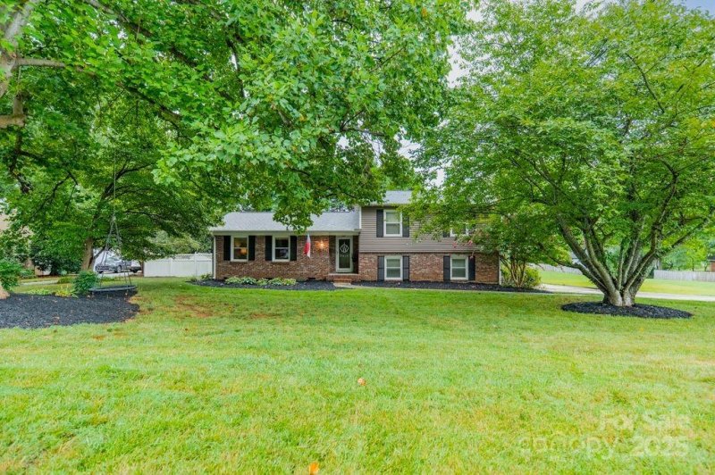 Property image 2 at 2015 Pamela Street, Gastonia, NC 28054