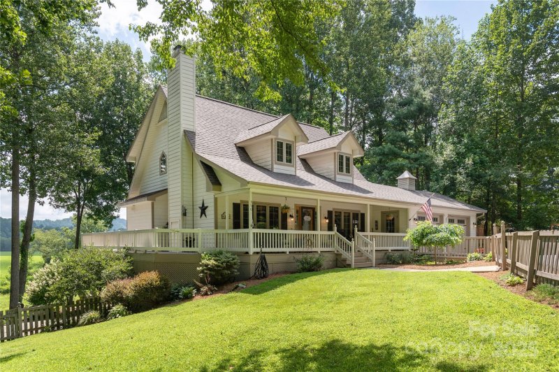 Property image 2 of 350 Winding Way Lane in Winding Way Estates, Hendersonville, NC 28792