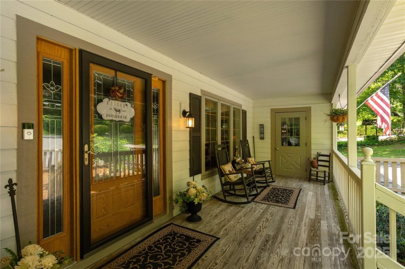 Property image 5 of 350 Winding Way Lane in Winding Way Estates, Hendersonville, NC 28792