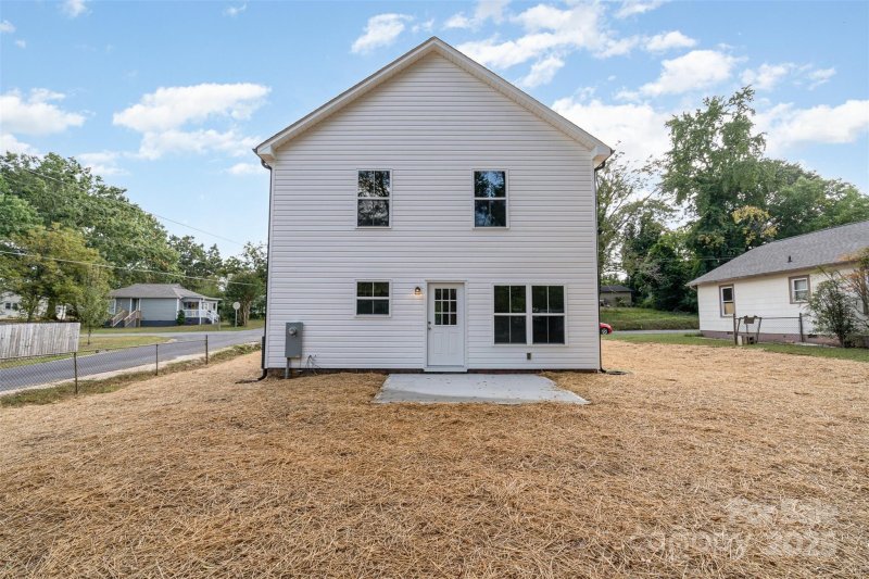 Property image 2 of 562 Westover Avenue in Westover, Kannapolis, NC 28081