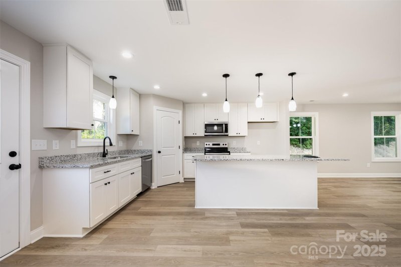 Property image 5 of 562 Westover Avenue in Westover, Kannapolis, NC 28081