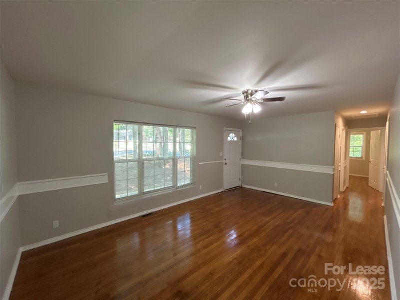 Property image 3 of 2818 Ravencroft Drive in Glendale Acres, Charlotte, NC 28208