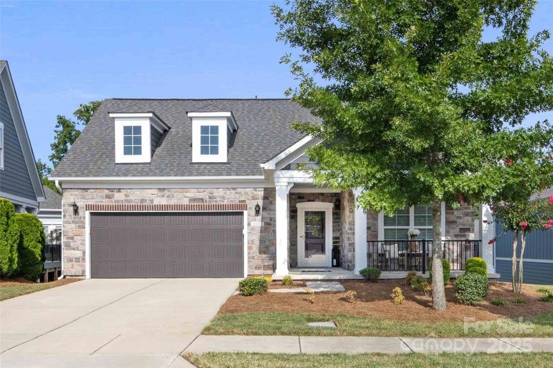 The Courtyards on Lake Norman, Cornelius Community