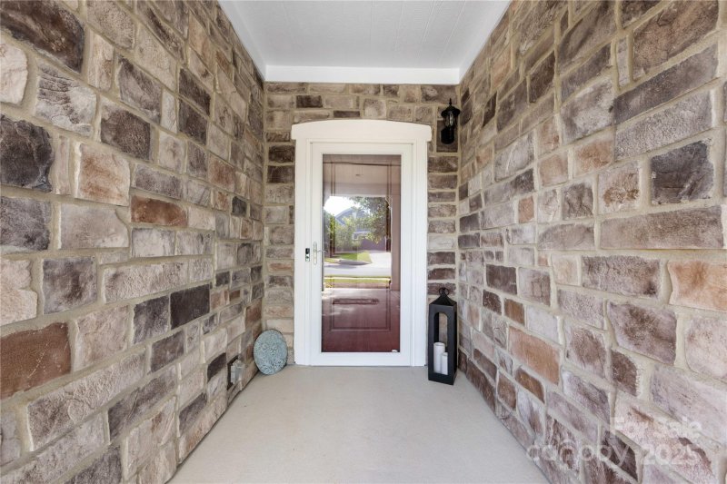 Property image 5 of 15012 Courtside Cove Lane in The Courtyards on Lake Norman, Cornelius, NC 28031