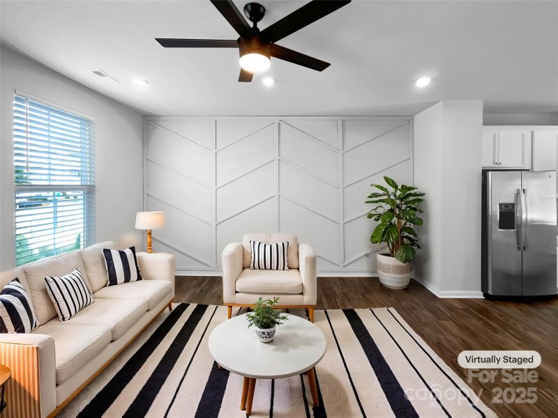 Property image 2 of 10632 Overlook Mountain Drive in Riverbend Towns, Charlotte, NC 28216