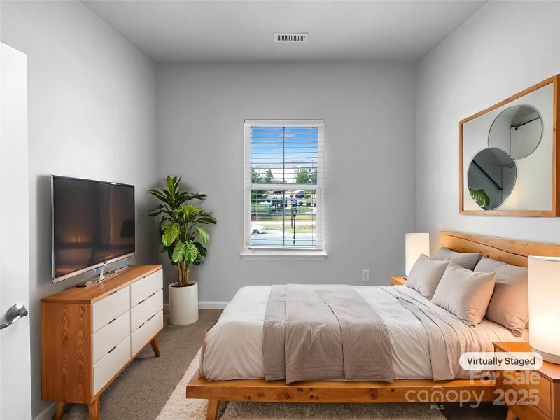 Property image 4 of 10632 Overlook Mountain Drive in Riverbend Towns, Charlotte, NC 28216