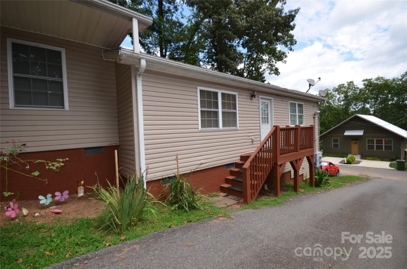 Property image 5 of 144 148 Laurel Loop in Horney Hayes, Asheville, NC 28806