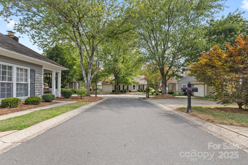 Property image 5 of 805 Bradford Woods Drive in Stone Orchard, Charlotte, NC 28209