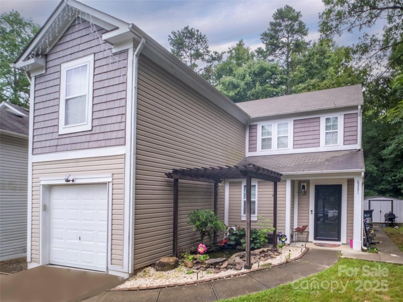 Alexander Heights, Charlotte Community