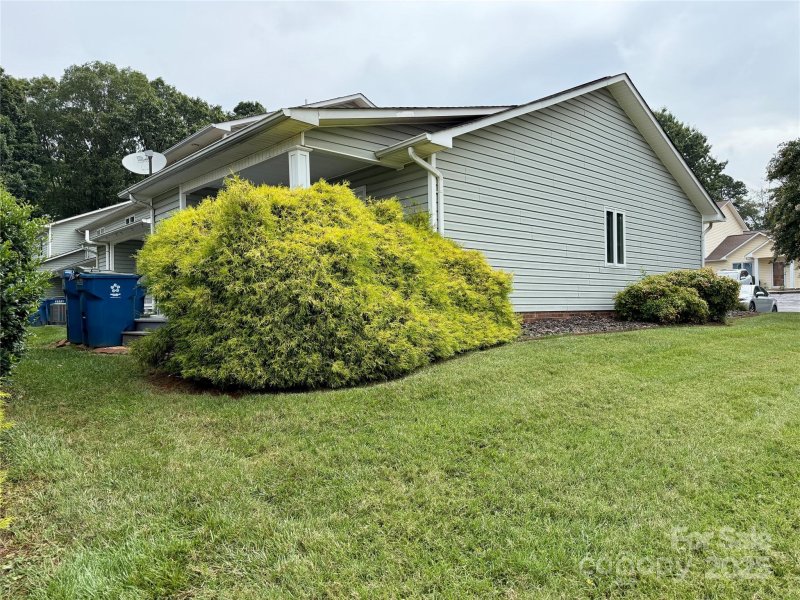 Property image 3 at 3368 White Oak Court, Claremont, NC 28610