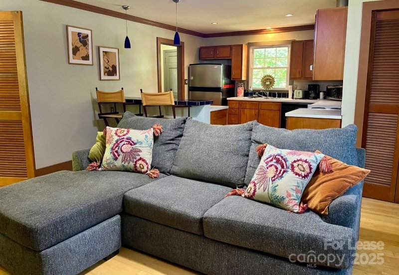 Property image 4 of 6734 Knollgate Drive in Idlewild, Charlotte, NC 28212