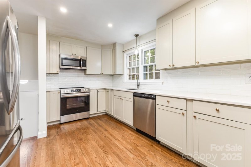 Property image 2 at 6422 Idlebrook Drive, Charlotte, NC 28212