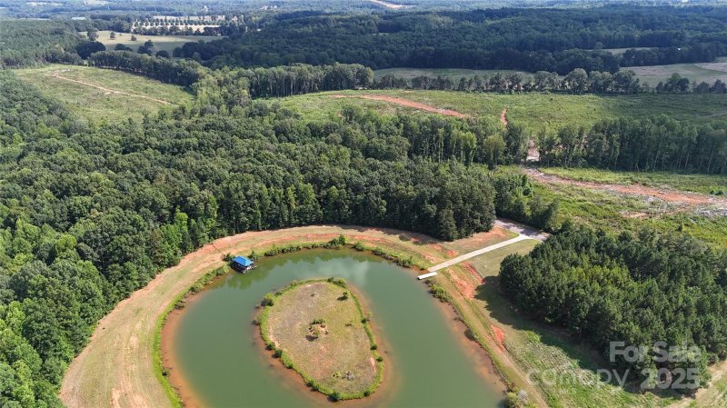 Property image 5 of 4446 Mirror Lake Drive in Mirror Lake, Catawba, NC 28609