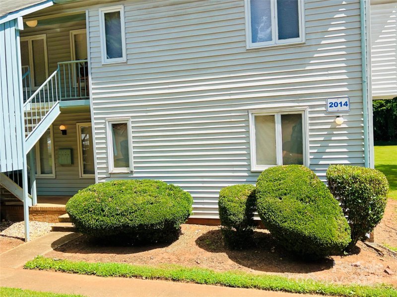 Property image 2 of 2014 Countrymens Court in Sharon Lakes, Charlotte, NC 28210