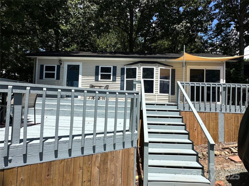 Property image 2 of 112 N Cardinal Drive in Badin Shores Resort, New London, NC 28127