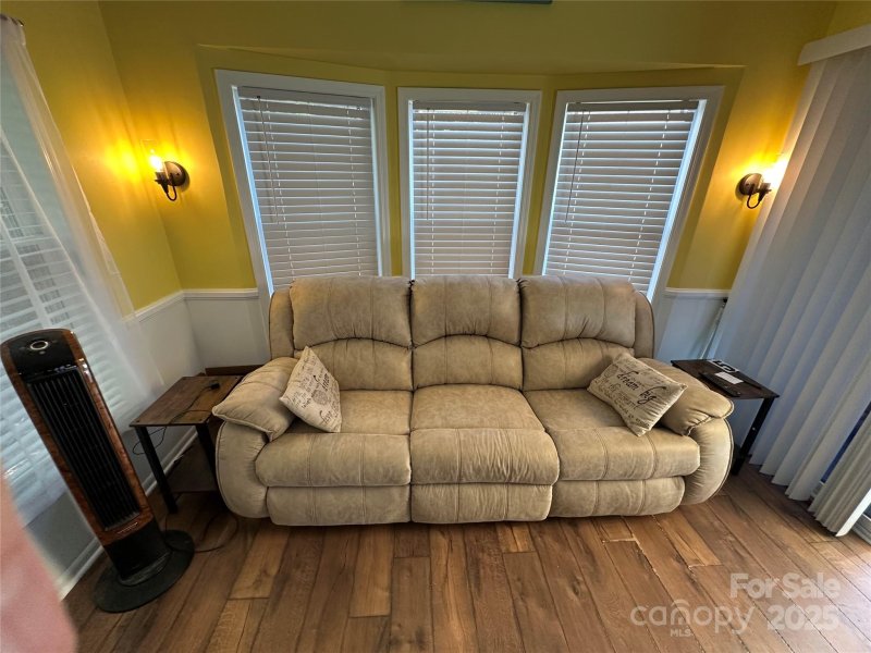 Property image 5 of 112 N Cardinal Drive in Badin Shores Resort, New London, NC 28127