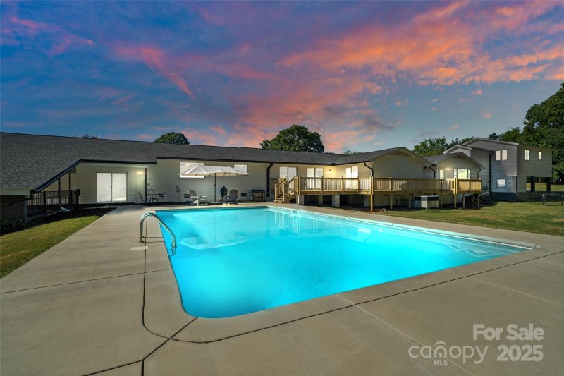 984 Meadow Lakes Road