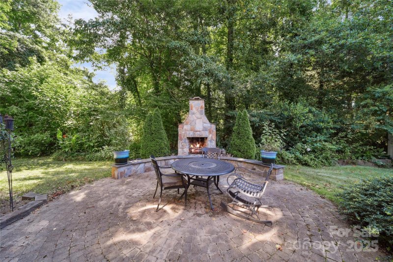 Property image 2 of 107 Wellesley Lane in Wellesley, Mooresville, NC 28115