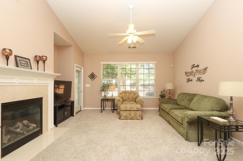 Property image 4 of 6250 Meadow Glen Lane in Rocky River Crossing, Harrisburg, NC 28075