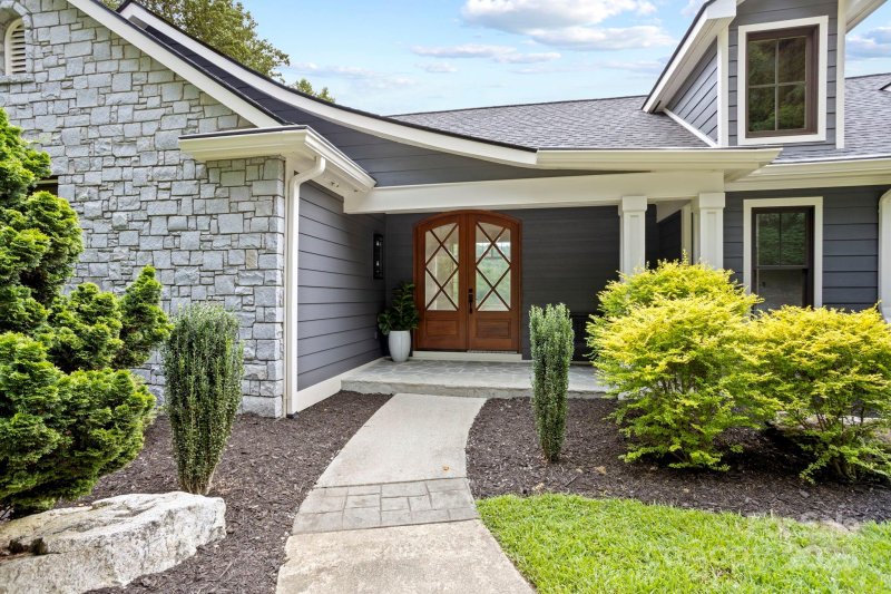 Property image 3 of 301 Winding Meadows Drive in Kenmure, Flat Rock, NC 28731