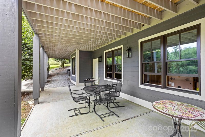 Property image 5 of 301 Winding Meadows Drive in Kenmure, Flat Rock, NC 28731