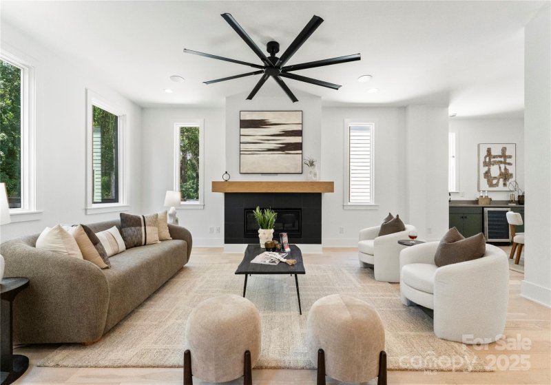 Property image 2 of 1725 Seifert Circle in Oakhurst, Charlotte, NC 28205