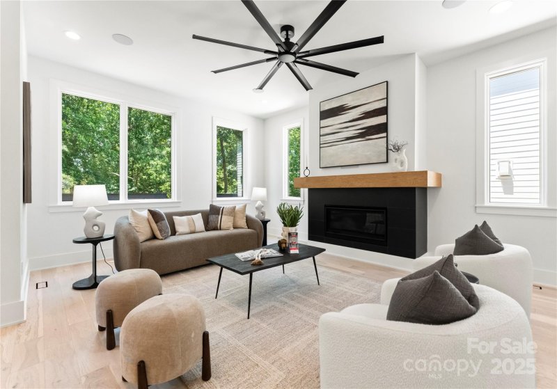 Property image 3 of 1725 Seifert Circle in Oakhurst, Charlotte, NC 28205