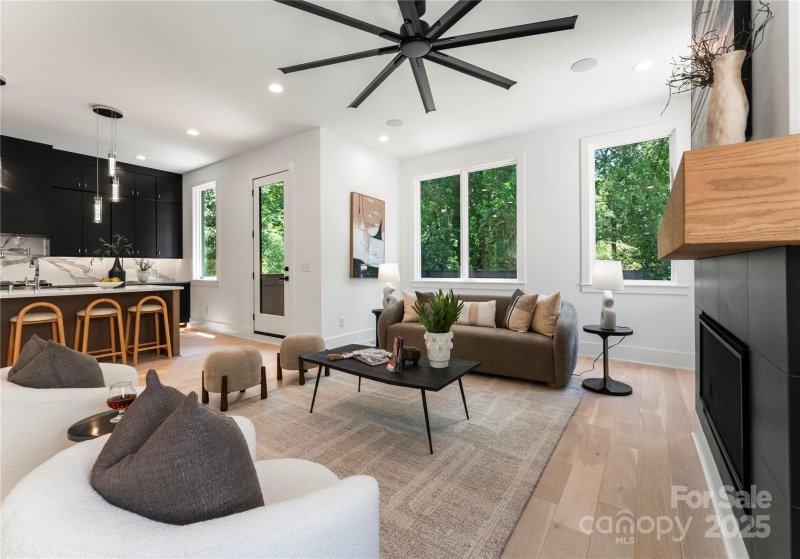 Property image 5 of 1725 Seifert Circle in Oakhurst, Charlotte, NC 28205