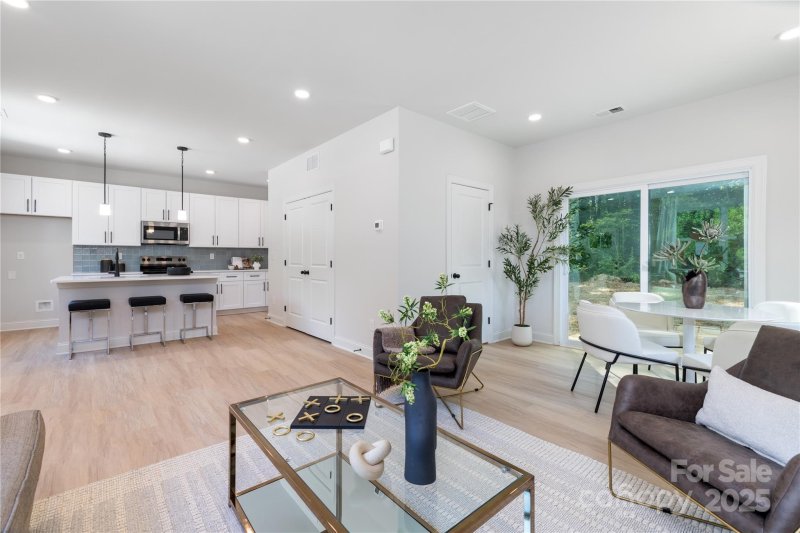 Property image 5 of 6331 Carver Boulevard in Rockwell Park, Charlotte, NC 28269