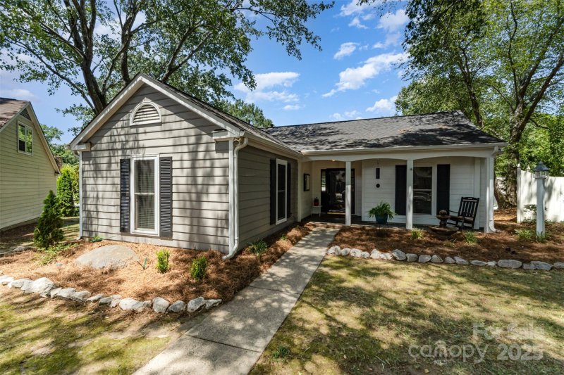 Property image 2 at 2722 Hillmont Drive, Charlotte, NC 28226