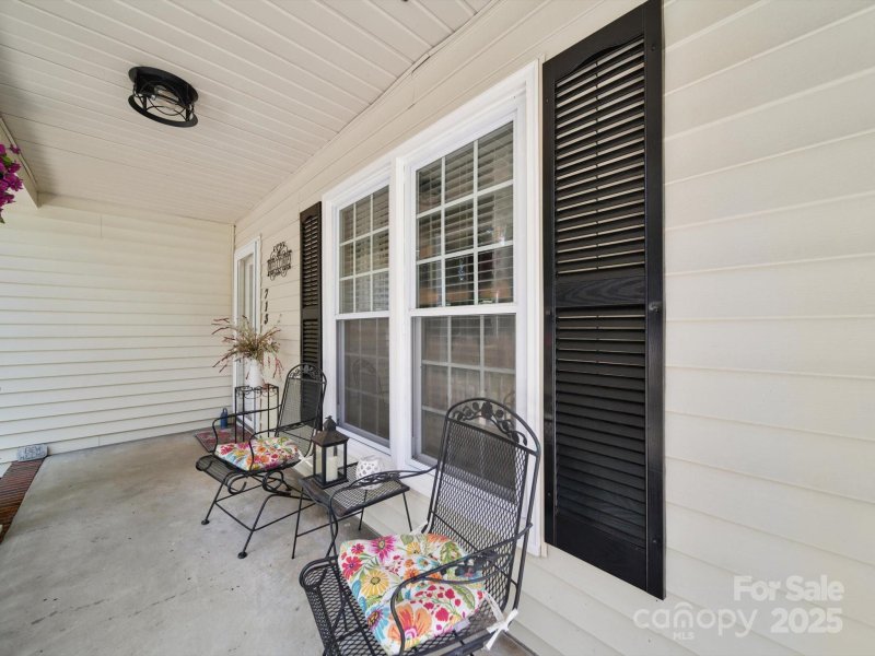 Property image 3 of 713 Hickory Hill Court in Gardner Woods, Gastonia, NC 28054