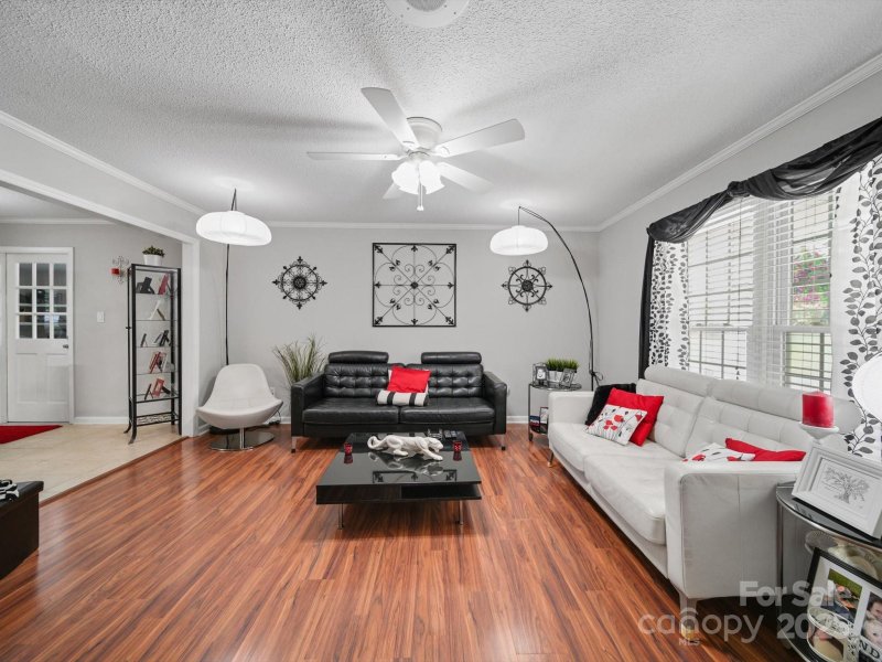 Property image 4 of 713 Hickory Hill Court in Gardner Woods, Gastonia, NC 28054