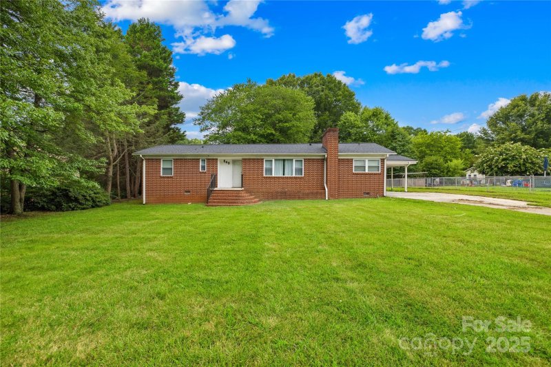 Property image 2 at 545 N Oakland Avenue, Statesville, NC 28677